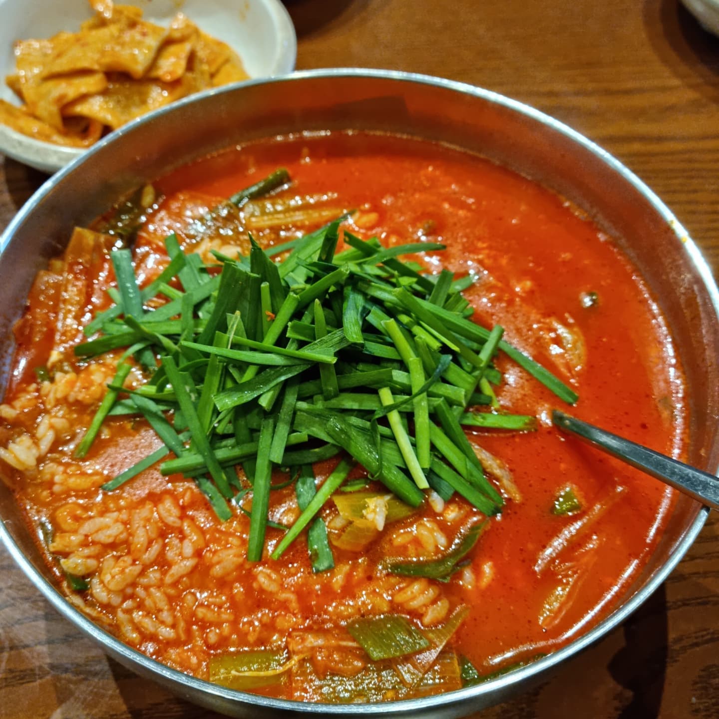 비오는날 뜨끈한 국물이 생각나네요.

육대장창동점
서울시 도봉규 노해로 341
02-992-7877

진한육수맛과 부추의 향이 만나 환상의 궁합
온몸이 따뜻해지는 느낌!

옛날전통육개장  9,000원

#창동맛집 #창동역맛집 #창동육개장맛집 #창동역육개장맛집 #육개장 #육개장맛집 #엿날육개장 #먹스타그램 #먹스타맞팔 #먹팔 #먹팔해요 #먹팔맞팔 #맞팔 #맞팔해요 #맞팔선팔환영 #선팔 #선팔해요 #선팔하면맞팔 #칼맞팔 #칼맞팔러 #좋아요 #좋아요그램 #좋반 #좋아요반사 #좋아요테러