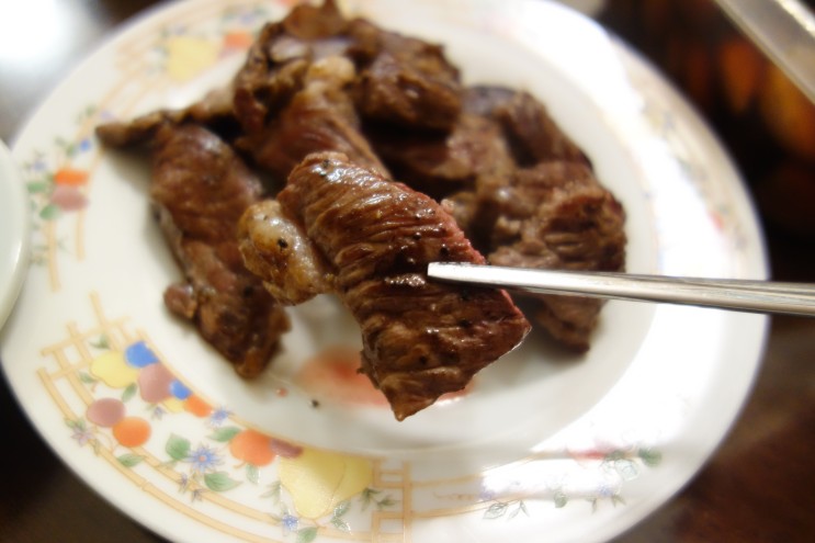 고소하고 맛있는 국내산 소고기, 우리육우 등심 추천!
