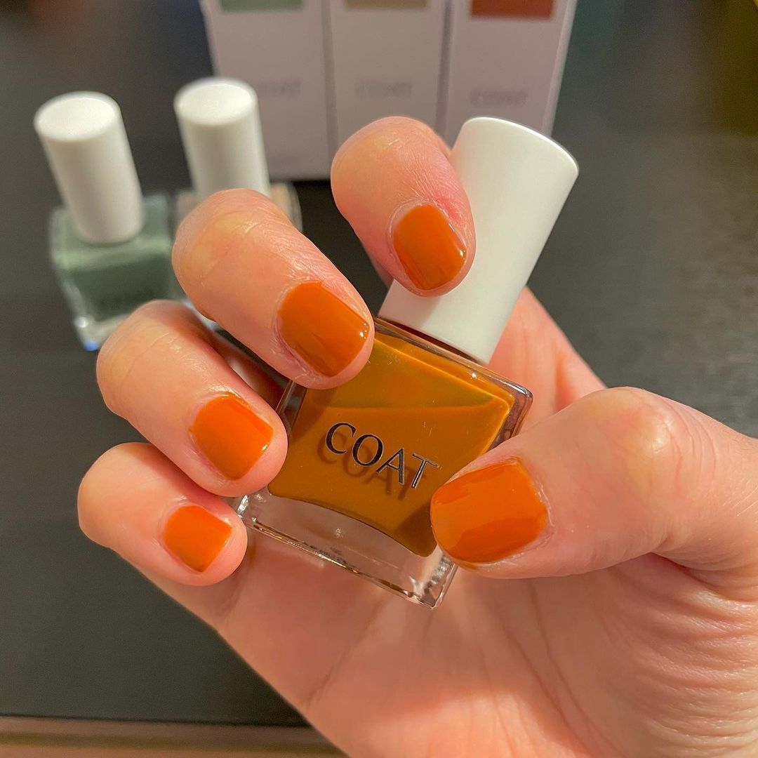 ᰔ망고커플ᰔ on Instagram: “#협찬 컬러랩 코트 네일 폴리쉬💅 감성 가득한 네일 폴리쉬가 랄라블라에 들어왔어요❣️ 제가 구매한 컬러는 사진 순서대로 브릭플랫, 카멜오버롤, 민트쇼츠예