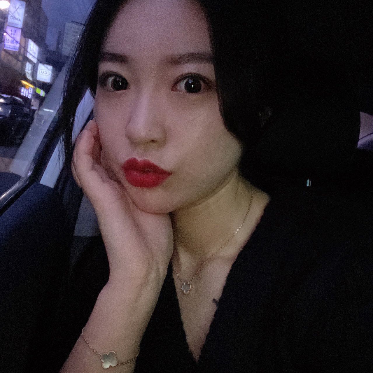 셀카✋랜만
찍는 방법 순간 까먹음😭 #셀기꾼