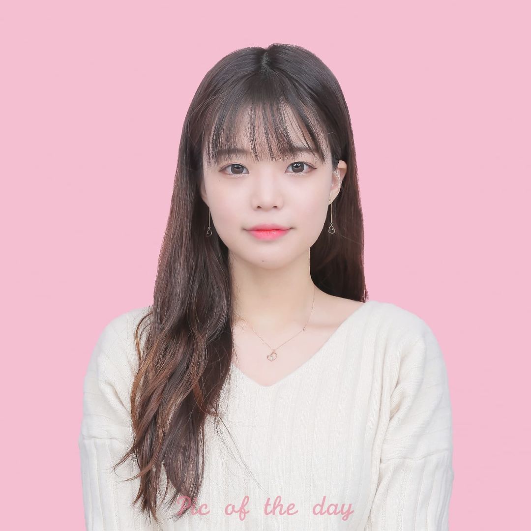 강은혜 on Instagram: “#협찬 벌써 올해가 2달밖에 남지 않은 거 실화인가요,,😭,,, 저는 이번에 좋은 기회로 📷인생 사진관📸 에서 사진을 찍었는데요!🤍 사진관 이름 그대로 인생 사진을 남