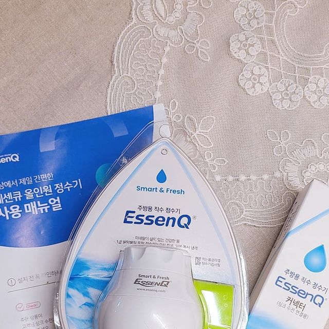 Sun Lee on Instagram: "#협찬 #직수정수기 #에센큐 🧊

제가 자취를 오래하고 있는데요. 항상 고민인게 마시는 물이에요😢 #생수 는 미세플라스틱이랑 쓰레기가 걱정이고 #정수기렌탈 은 가격도 비싸고 싱크대에 구멍 뚫어야 해서 부담스럽더라고요. 근데 이걸 한방에 해결해 줄 #자취꿀템 #자취필수템 을 찾았어요❤❤

#에센큐정수기 는 한달 6천원이라는 적은 비용이 들고 공간차지와 복잡한 설치 없이 셀프설치가 가능하여 진정한 #자취생필수품 이죠. 게다가 #정수기 인증까지 모두 마친 제품이니 안심하고 마십니다😜 저도 요거쓰고나서 생수 사먹는 비용도 아끼고 쌀이나 채소 씻을때도 요긴하게 사용하고 있습니다ㅎㅎ

국내에서는 수도꼭지 직수형 정수기가 낯설게 느껴지시겠지만 선진국에서는 1억개 이상 팔릴 정도로 많이 쓰시더라고요😀 마시는 물 외에도 #주방필터 기능까지 되니까 진심 #가성비정수기 😆😆 매출 26조가 넘는 글로벌 기업과 협력 개발한 제품을 요렇게 싸게 공급받을 수 있다는게 행운이에요♡

#자취필수품 #자취템 #렌탈정수기 #브리타정수기 #미니정수기 #원룸정수기 #정수기추천"