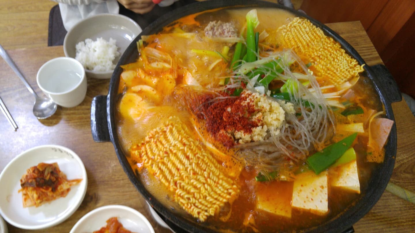 📸 장흥식당

📍 경기도 의정부시 호국로 1309
☎️ 031-846-1449
⏰ 

🍲부대찌게 9.000원

추운겨울 뜨거운 국물이 생각난다면 의정부에 부대찌개!
점심메뉴 에서도 상위권에 위치한 메뉴!
간편하게 먹을수 있고 맛도 좋고 양도 푸짐!
의정부에 위치한 장흥식당에서 부대찌개먹고 소소한 행복을 느끼고 갑니다.

맛 ☆☆☆☆
서비스 ☆☆☆☆
청결 ☆☆☆☆

#의정부맛집 #의정부부대찌개 #장흥식당 #부대찌개맛집 #의정부장흥식당 #부대찌개막집
#먹스타그램 #먹스타맞팔 #먹팔 #먹팔해요 #먹팔맞팔 #먹팔스타그램 #맞팔 #맞팔선팔환영 #맞팔해요 #선팔하면맞팔 #선팔하면맞팔가요 #좋아요 #좋아요그램 #좋아요테러 #좋아요반사 #좋반 #칼맞팔 #칼맞팔러 #광고 #협찬