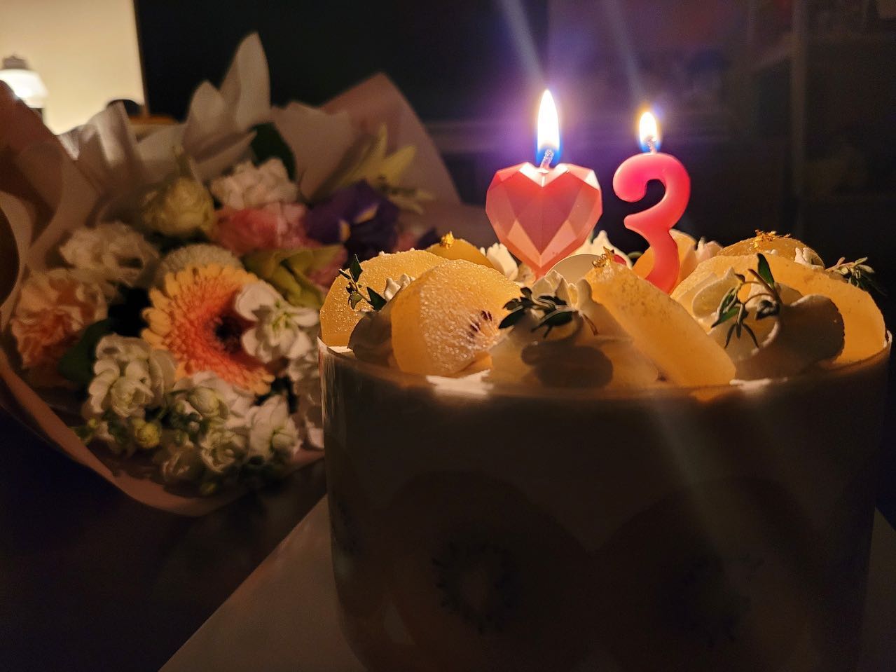 💛_
wedding anniversary 
🤵🏻👰🏻‍♀️🤟🏻
앞으로 더 잘 부탁해
사랑해 내편