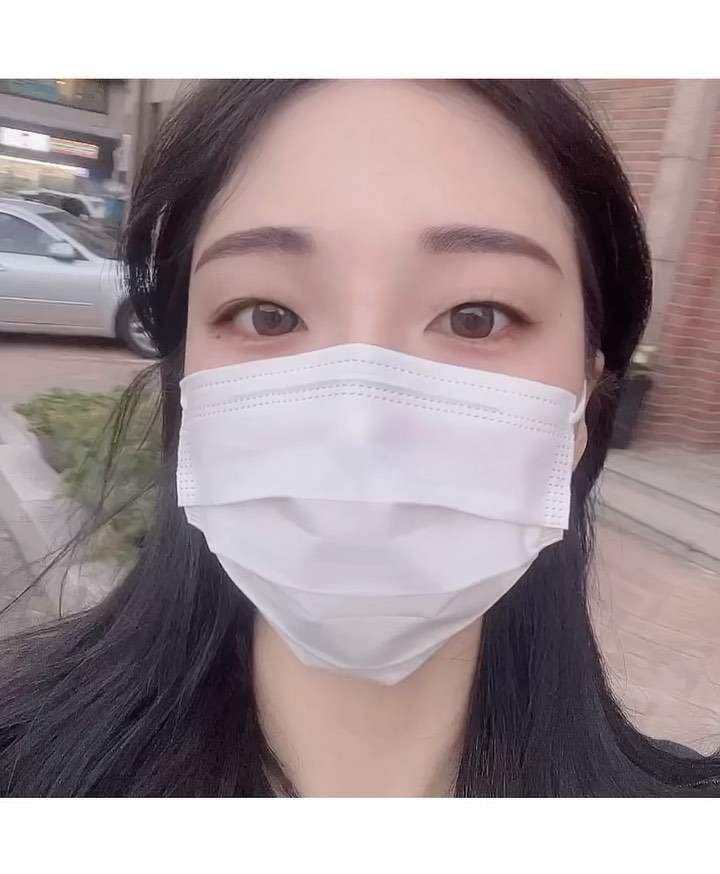 안소연 on Instagram: “드디어 눈썹 생겼땨🤪 3번째 눈썹문신인데 제일 안아프고 편안하게 받았던 곳!! 이쁘게해주셔서 감사합니다💓 . . . . . #눈썹반영구#눈썹문신#입술반영구#협