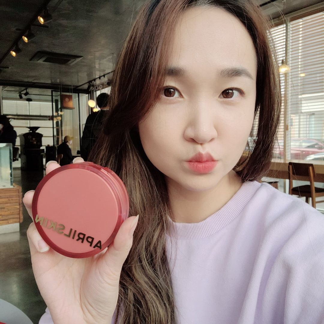 횬블링 on Instagram: “#광고 => @aprilskin_korea 크~~ 쿠션하면 에이프릴스킨!! 완전 역대급 스펙으로 나온 히어로쿠션입니다! 밀착력과 커버까지 좋아서 한 번 만 펴 발라도 피부가 깐끔하게 유지