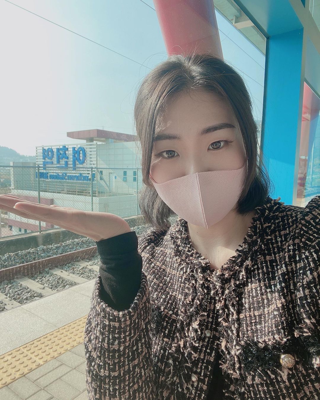행복한 쮸쀼의 일상🏡 on Instagram: “제이제이룸 눈썹문신꒰ღ˘‿˘ற꒱ 눈썹이 없는 편은 아닌데 이쁘게 모양잡기와 짝짝이인 모양을 맞추는게 쉽지 않죠 😵‍💫 제 고민이 딱 저 두 개