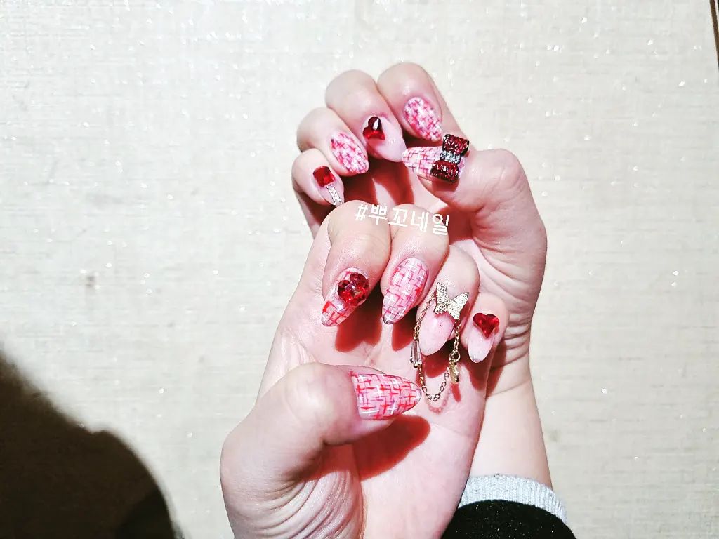 #뿌꼬네일 #오랫만에 #업뎃 #6년째 #같은자리 #꾸준히 #장사 #정상영업합니다 #원하시는 #디자인 #네일아트 #nail #가능 #실력파네일샵 #2명동시시술가능 #예약문의 #2~3일전 #예약시 #일찍 #늦게 #다가능 #겨울네일 #트위드네일 #파츠네일 #좋아요반사 #0534725868 #01077665868 #카톡가능 #문자가능 #젤연장잘하는곳