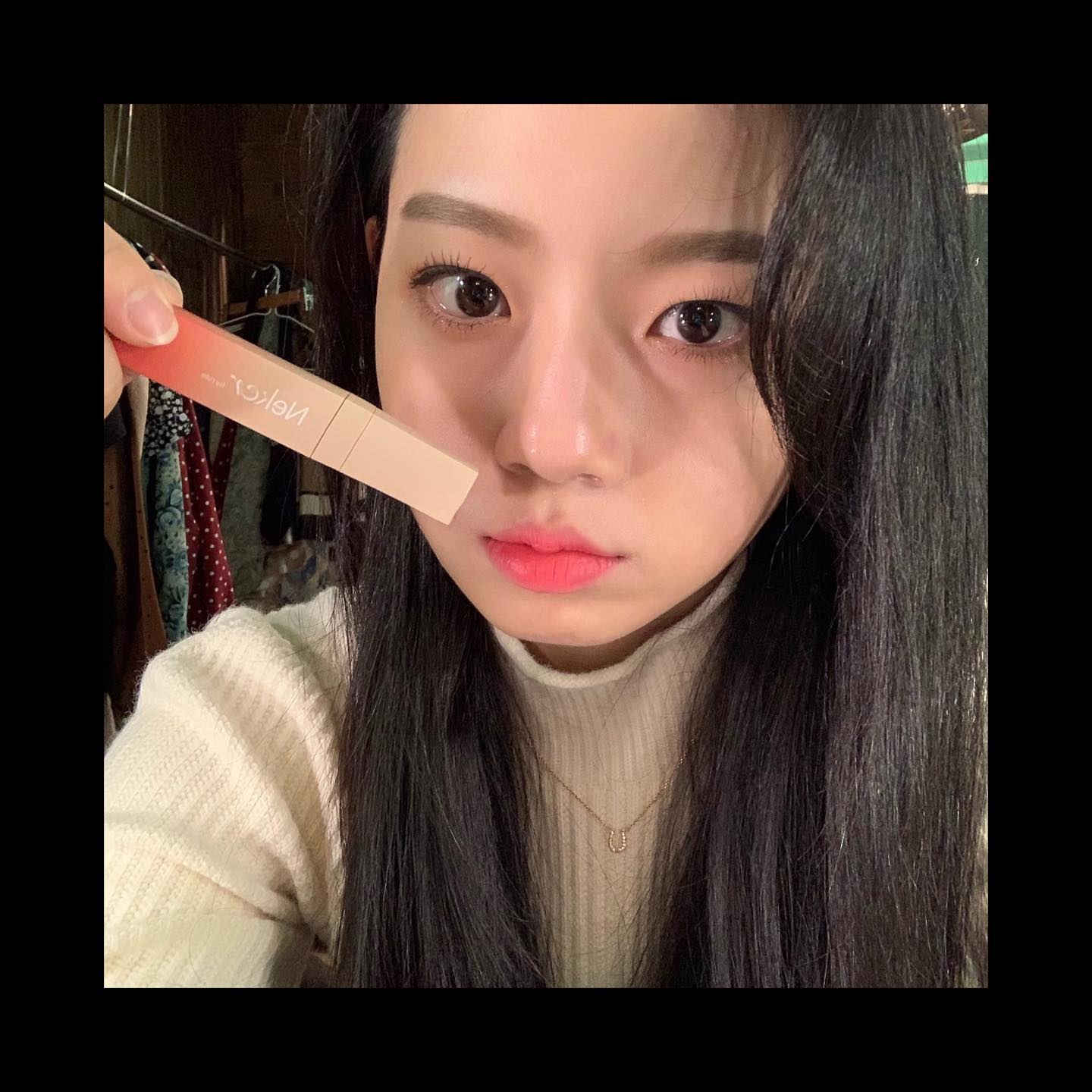 오랜만에 화장했다,,👧🏻

_jisoyeon 소연선배님 덕분에 써본 네케르,,
스킨케어부터 색조까지 제품 디자인 눈 호강하고 특히 립제품 너무 예쁨니닿💞 

neker.official 최고🍒