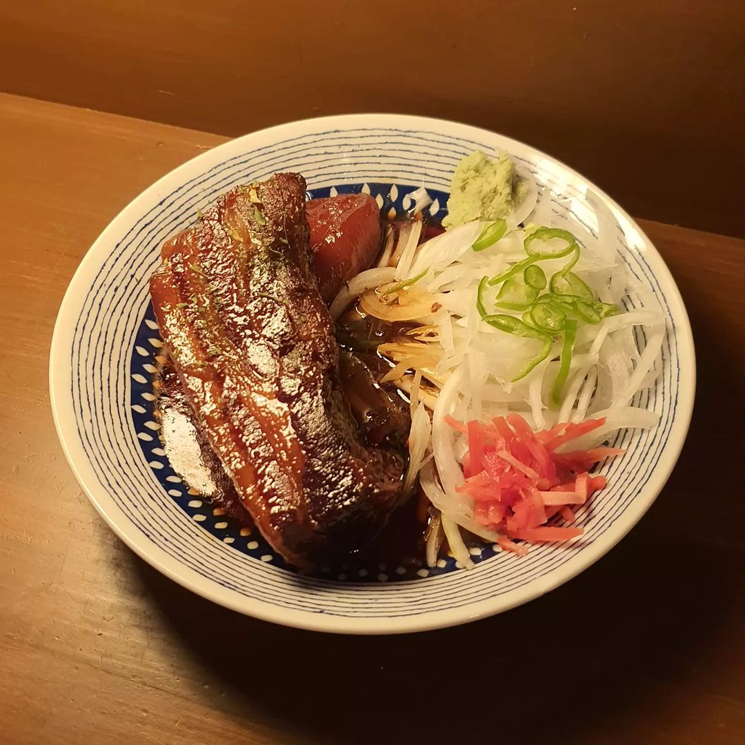 jello on Instagram: “🍺 . 작고 소중하고 맛있는 곳 Place: 작은술집 원지, 영등포구청 . ✔부타노가쿠니 야들야들한 돼지고기에 단짠단짠 소스 젓가락으로 찢어서 먹으면 입안에서 살살 녹음 지