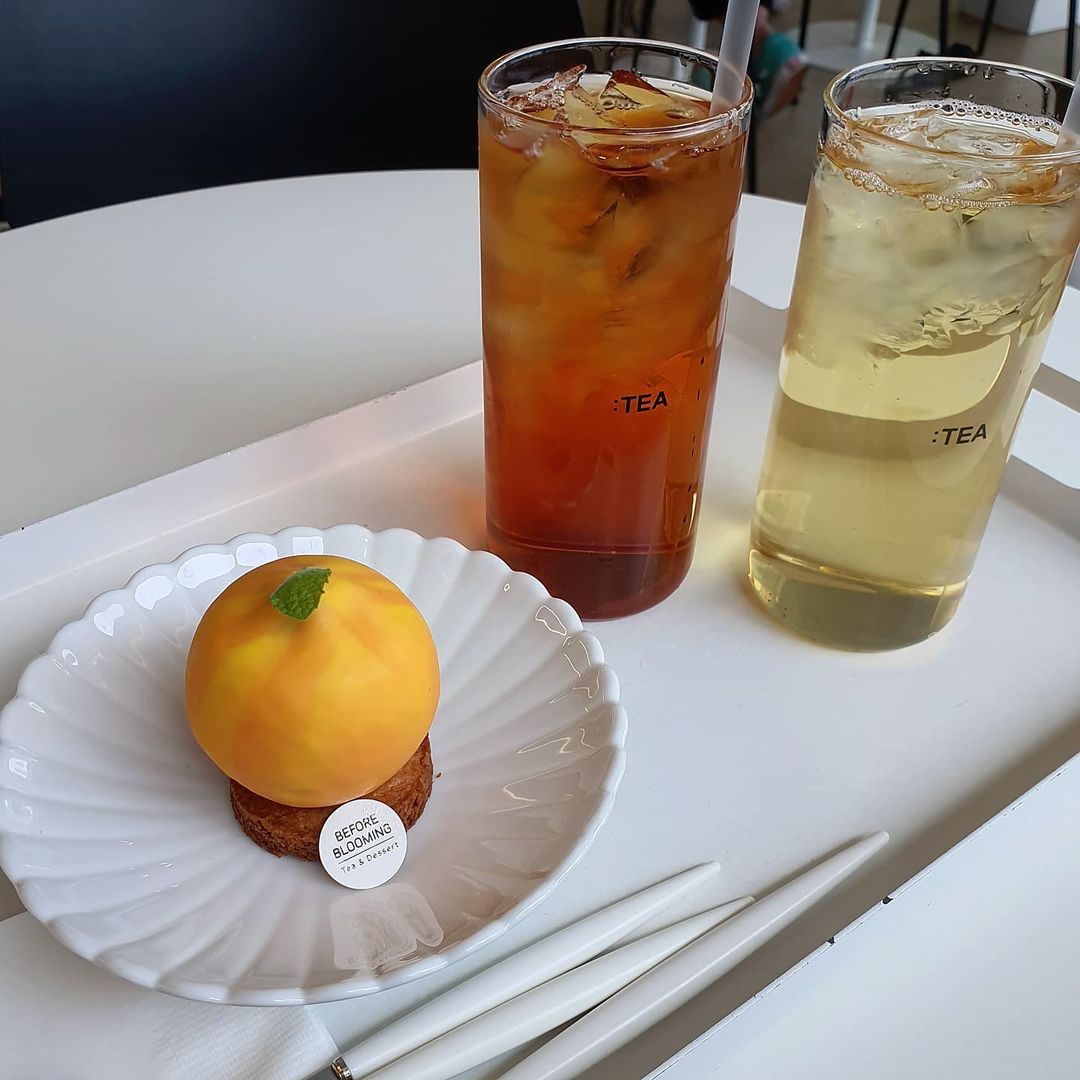 jello on Instagram: “🍊 . 이시국 제주도 여행✈ Place: 비포블루밍, 연남동 . ✔JEJU EDITION 귤귤 제주 농장의 싱그러운 '감귤'을 모티브로 한 디저트 위쪽에 민트 잎을 꽂아 감귤 잎처럼 보이게 만