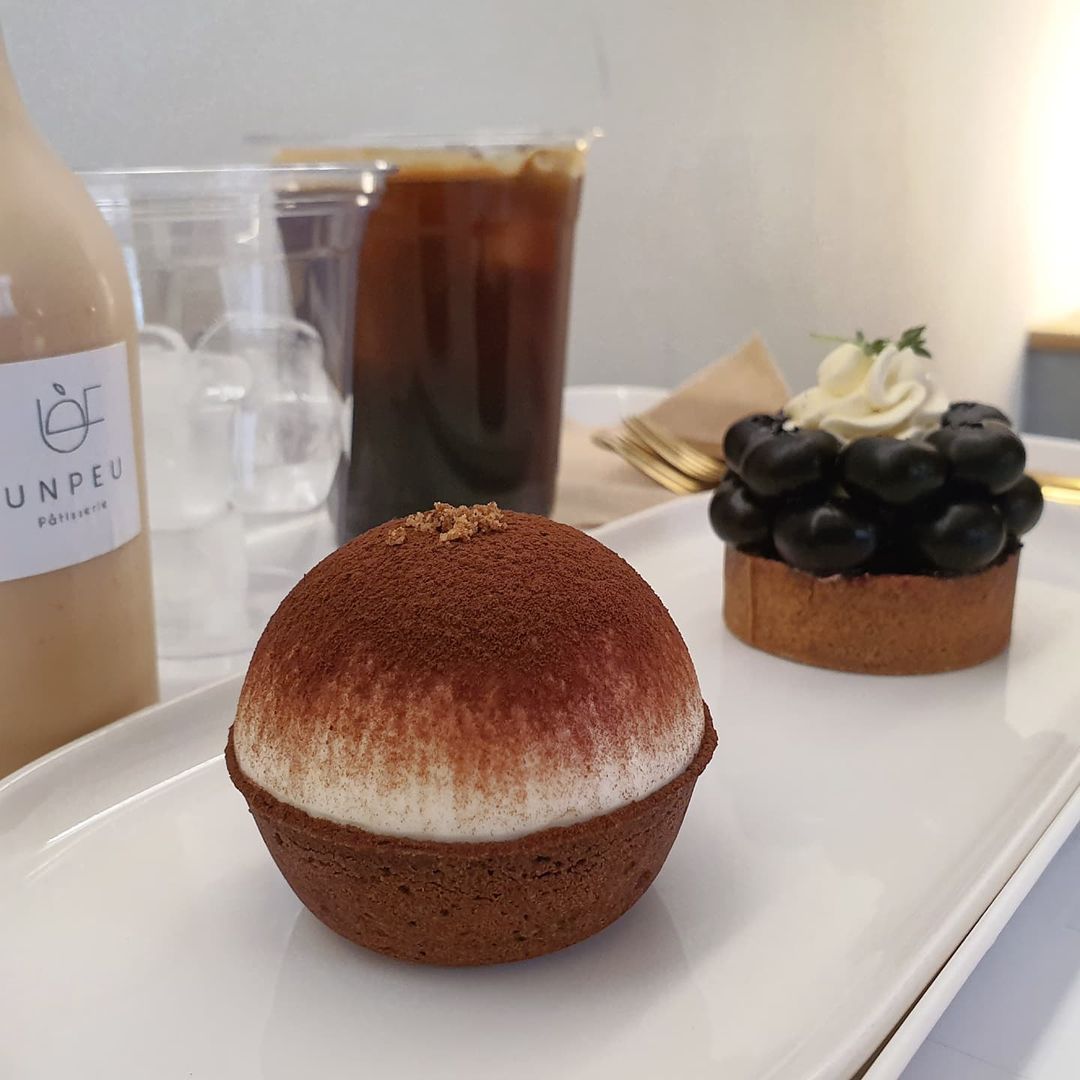 jello on Instagram: “🧁 . 샤로수길 디저트 탑티어 앙뿌 이집도 나를 아는사람들이 다 방문했으면 좋겠다ㅜㅜ 입안에서 오케스트라 연주회가 열리는듯한 맛 Place: @unpeu_patisserie . ✔블루베리 바