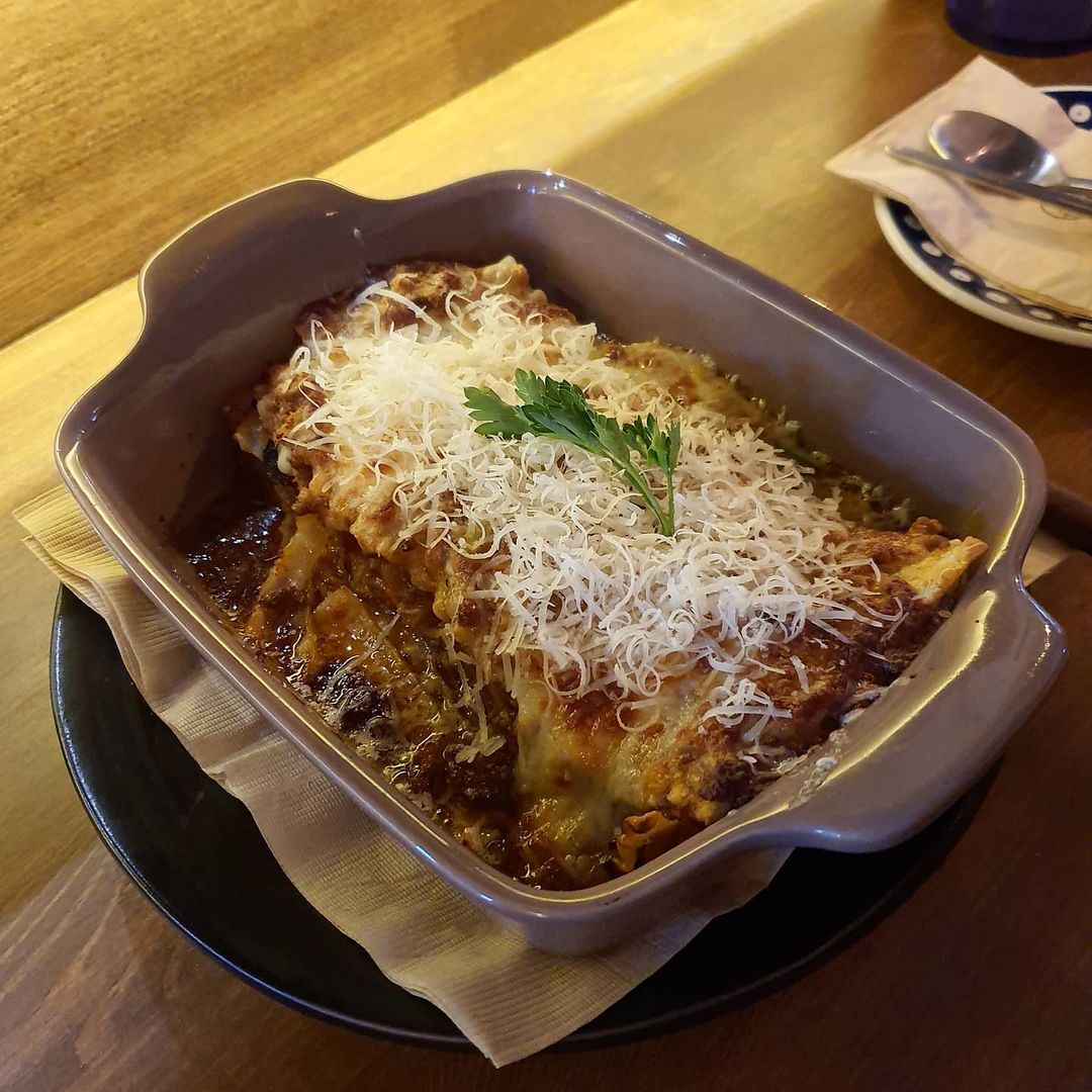 jello on Instagram: “🥢 . 샤로수길에 위치한 한국풍 퓨전요리집, 청주댁 전통주와 그에 어울리는 한국식 퓨전요리를 취급한다 . ✔묵은지라구라자냐 라자냐면 사이사이에 라구소스와 묵은지