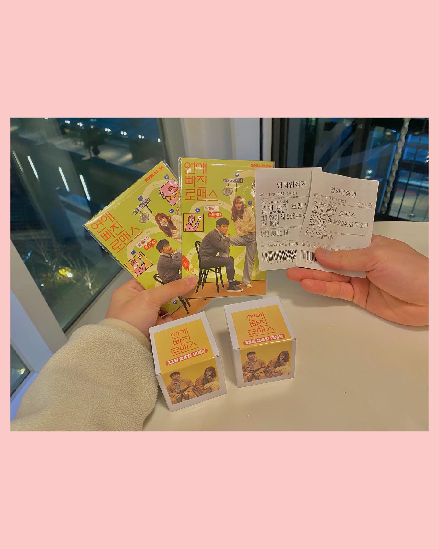 #협찬

영화 “연애 빠진 로맨스”

오랜만에 영화보러 갔다가 넘 재밌게 보고 온 영화입니다!
넘나 현실적이고 웃기고 슬프고 다 하는 영화ㅠ💕💕💕
손석구 전종서 로맨스 합이 이렇게 좋다니😲😲😲

뻔하지 않은 현실공감 로코 영화🎬🍿
⭐️11월 24일 대개봉⭐️꼭 보러 가세요!!

#연애빠진로맨스 #연빠로 #현실공감로맨스 #11월24일대개봉 #전종서 #손석구 #로맨스영화 #로코 #영화 #영화리뷰 #영화스타그램 #무비스타그램 #영화추천 #데이트무비 #일상 #데일리 #좋아요 #좋아요반사 #첫줄반사 #첫줄 #선팔 #맞팔 #follow4followback #f4f #좋아요반사 #팔로우 #맞팔환영 #맞팔 #선팔하면맞팔 #선팔맞팔 #fff