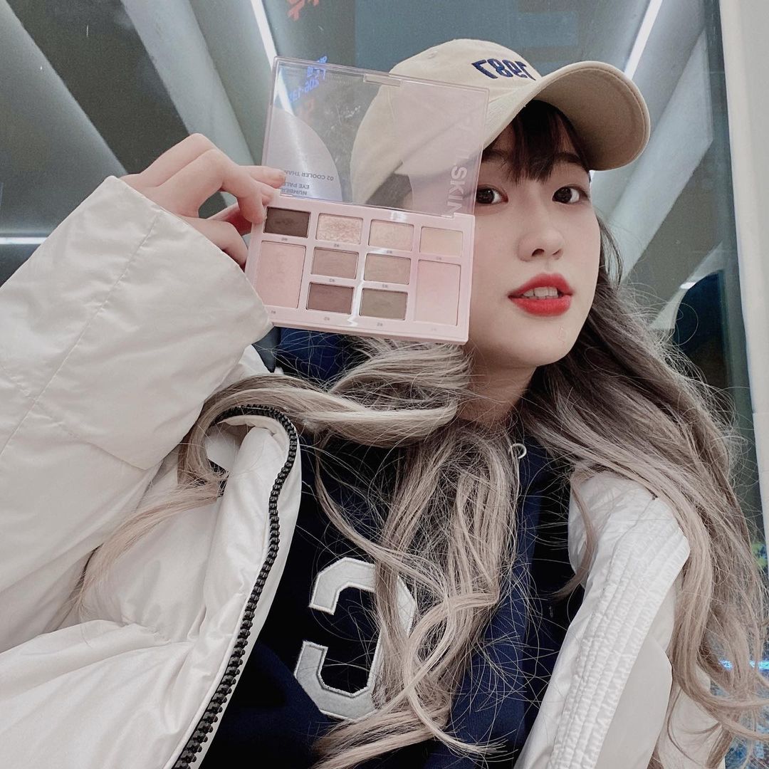 채원 on Instagram: “#광고 오늘은 @aprilskin_korea 넘버링 아이팔레트 2호 쿨러댄미 사용후기💓 팔레트는 색이 하나라도 마음에 안들어서 잘 안쓰게 되는데 넘버링 팔레트는 프라이머부터