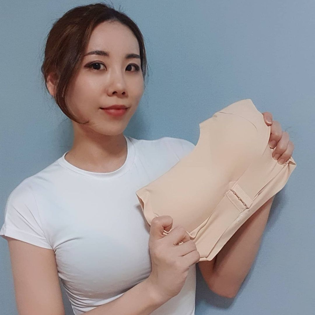 쩡미닝 on Instagram: “#협찬 피티 하고나서 자세 엄청 틀어진걸 알고난 뒤로 평소 바른 자세로 있도록 노력하는데 굽은 어깨는 잘 안 펴지더라구요..😭 특히 여성분들 등이 굽으면 속옷 라인