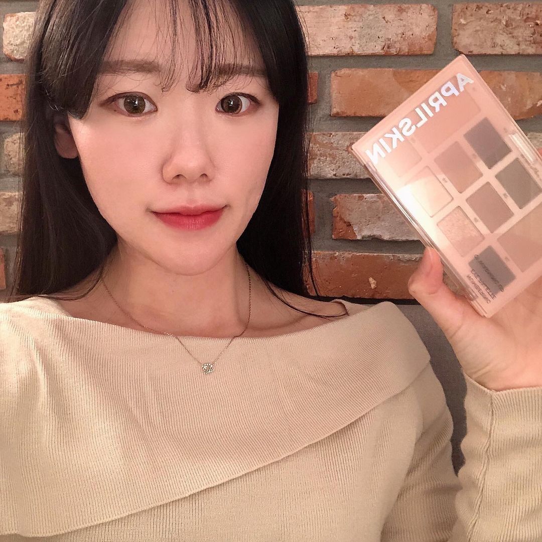 ᴰᴼᴸᶜᴱ ᵛᴵᵀᴬ on Instagram: “#광고 💛넘버링 아이쉐도우💛 에이프릴스킨에서 출시한 넘버링 아이쉐도우는 숫자대로만 바르면 쉽게 메이크업을 할 수 있는 아이팔레트예요❣️…”
