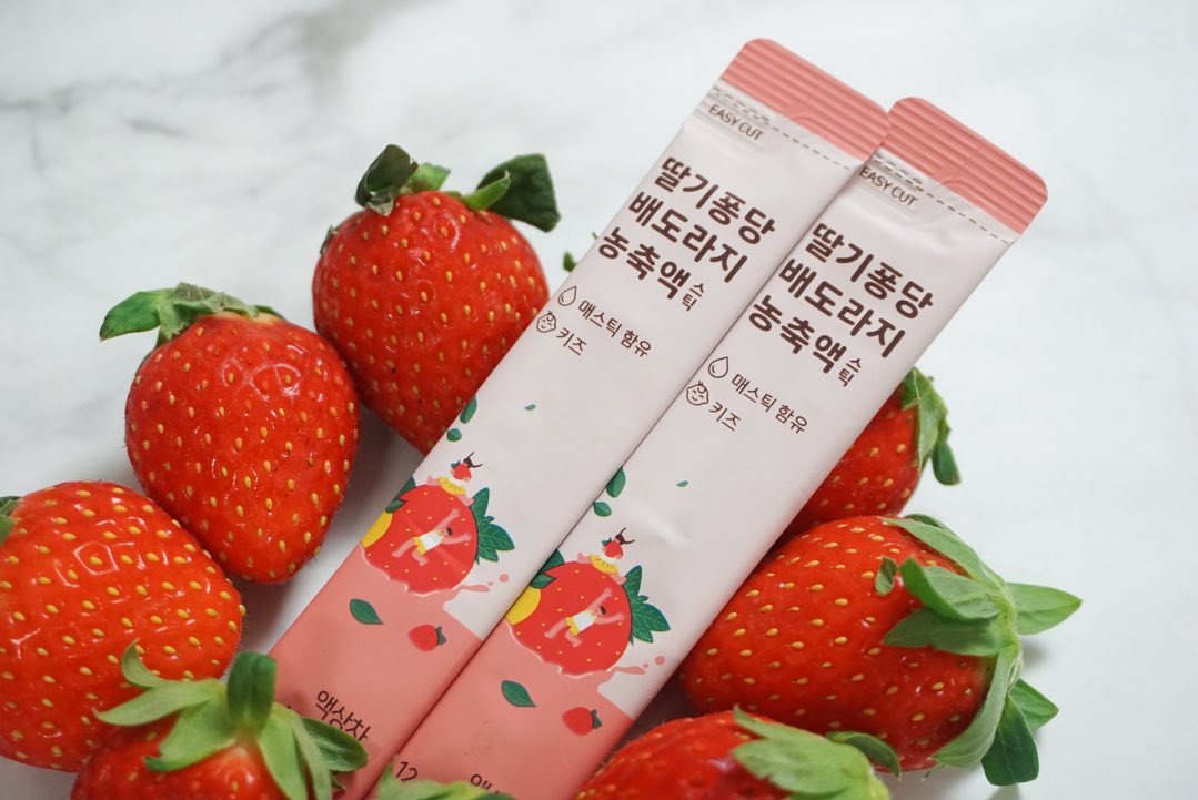 하투빈 on Instagram: “#협찬 🍓세계 3대 항염,항암물질 매스틱이 함유 🍓 기관지에 좋은 배,도라지 뿐만 아니라, 벌꿀, 사과,자일리톨 딸기농축액함유 🍓아이들이 먹기 좋게 도라지의 쓴맛(