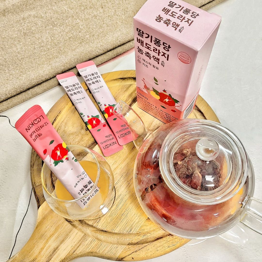 @l_kyu_u on Instagram: “#협찬 으른이지만 딸기맛 조타구요🍓 #딸기퐁당배도라지 목을 많이 쓰는 직업도 아닌데 날씨가 아침 다르고 점심 또 다르다 보니 목이 깔깔한 요즘입니다😵 자꾸 큼큼
