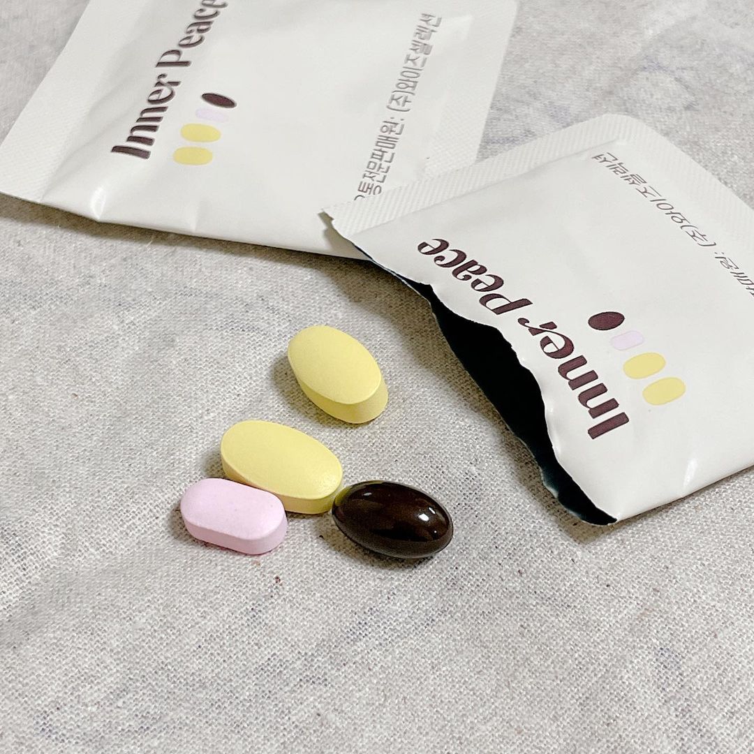 뷰티 맛집 추천 인플루언서 on Instagram: “[이너피스] 이너피스 2600mg . 테아닌, 마리골드추출물, 스피루리나 등등 20, 30대에게 필요한 영양소를 한포에 담은 영양제예요 . 따로 소분할 필요없