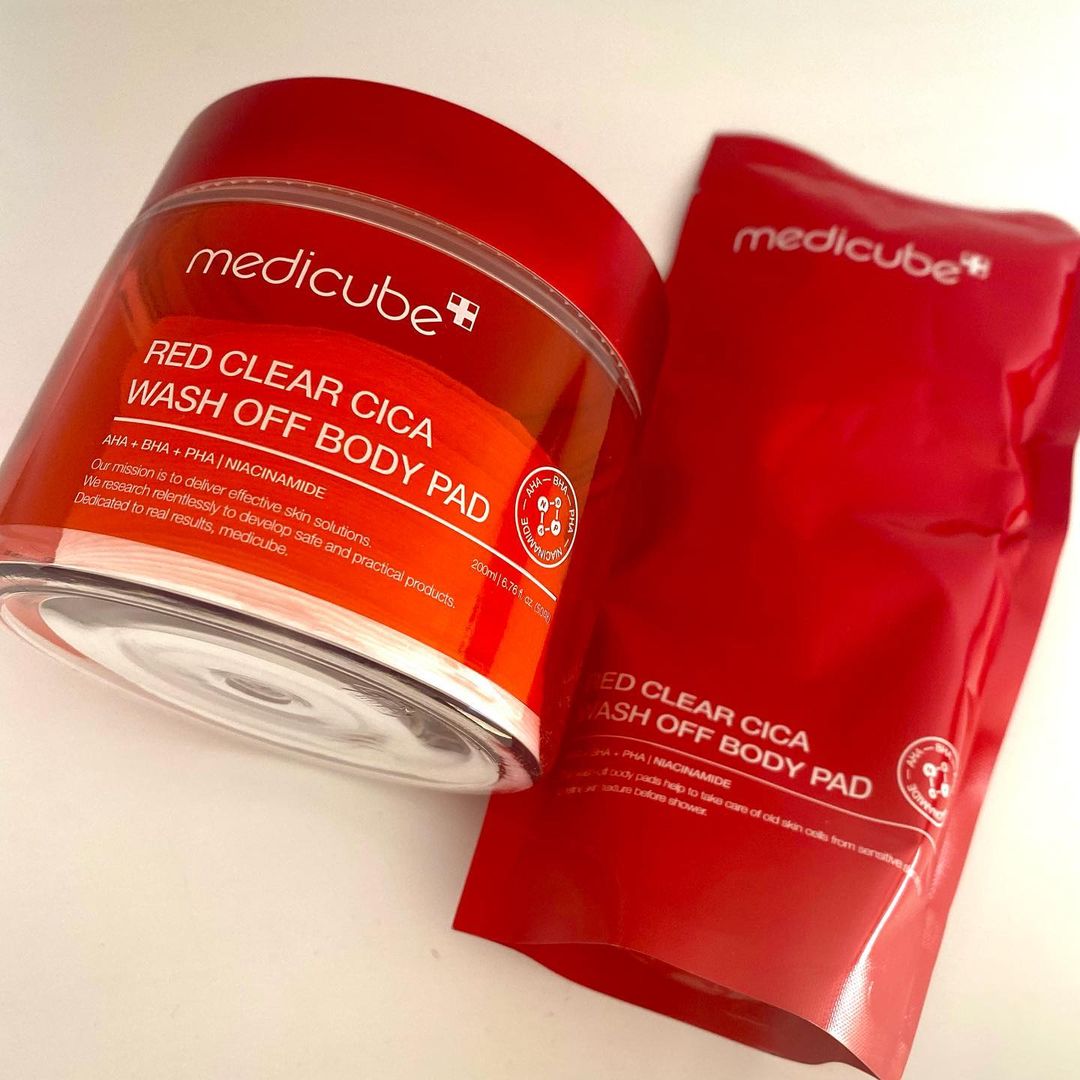 𝒮𝑜𝓃𝑔 𝐸𝓊𝓃 𝒥𝒾 on Instagram: “⠀ #협찬 ⠀ ⠀ 메디큐브로 바디관리하기💓 ⠀ ⠀ #메디큐브 #medicube #AD #인그로운헤어 #바디각질제거 #필링패드 #바디필링패드 #브라질리언왁싱 #