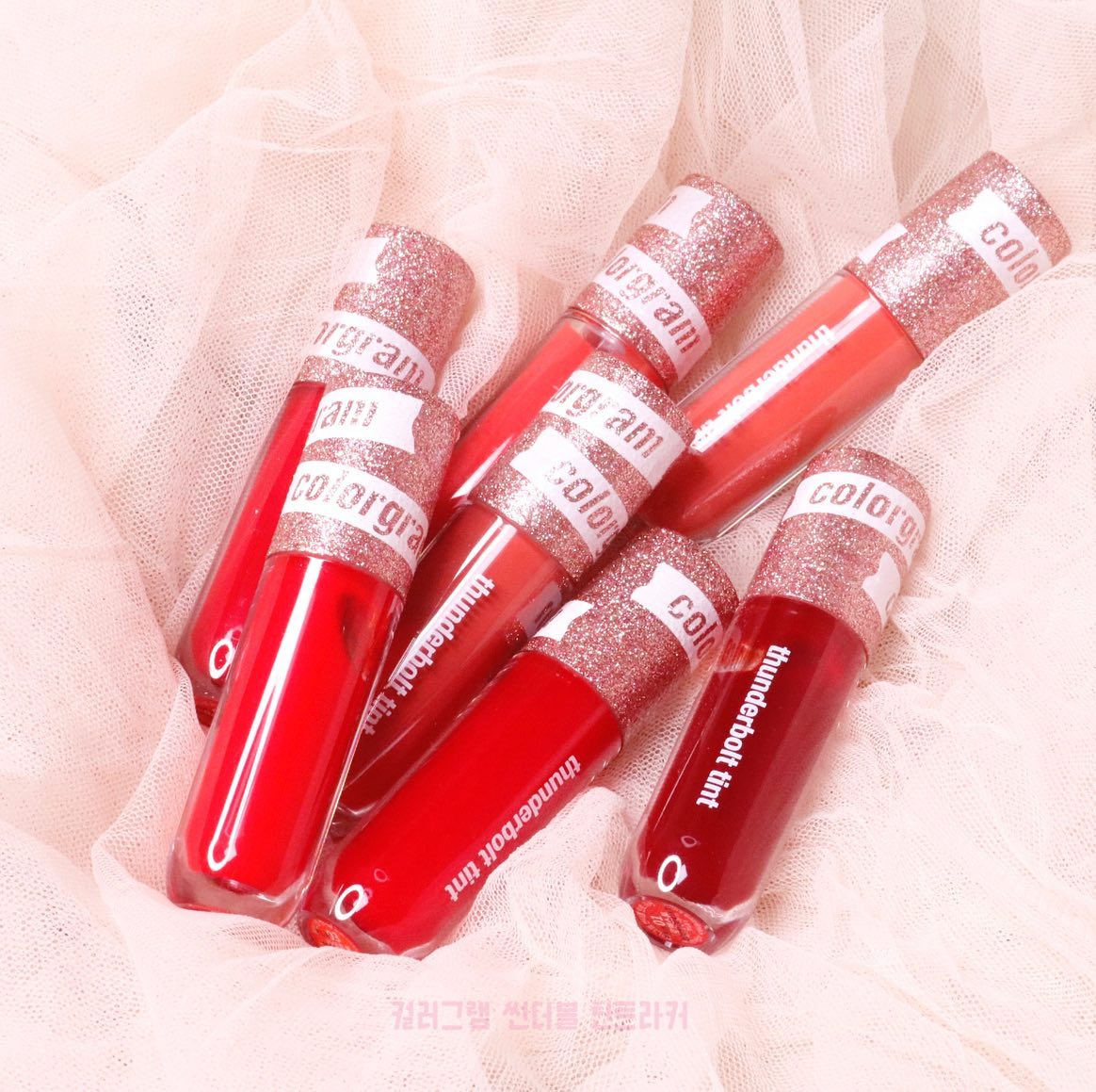 #광고 #컬러그램 #그래미즈 #브랜드서포터즈

마스크 속 무너지지 않는 틴트 찾는다면, 컬러그램 썬더볼 틴트라커
하루종일 지속되는 틴트로 색감이 오래 남아 있어요!
그리고 착색은 본연의 컬러대로 남습니다:) 
봄웜라이트로서 저는 02 좌심방톡을 자주 사용했어요! 마지막 사진도 02번을 사용해 메이크업 했습니다!
오늘까지 32%할인된 6,630원에 구매가능하니 올리브영으로 놀러가보세여!!

#올리브영추천템 #올리브영세일 #안지워지는틴트 #올리브영과함께 #올영추천템 #colorgram #그래미즈 #올영세일 #립 #틴트추천 #컬러그램틴트 #좌심방톡 #데일리톡 #tint # oliveyoung #코덕맞팔