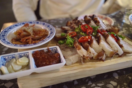 .
오빠랑 정말 오랜만에 
술집에서 폭풍수다👩‍❤️‍👨
가끔 이런시간도 필요한지 모르고 지냈다..!
앞으로는 좋은곳 많이 다니자 여보💕
--------------
🏷
이곳 정보는 프로필 하단 링크에..✨
#제주감성 #야당술집 #야당맛집 #탐라포차 #야당탐라포차