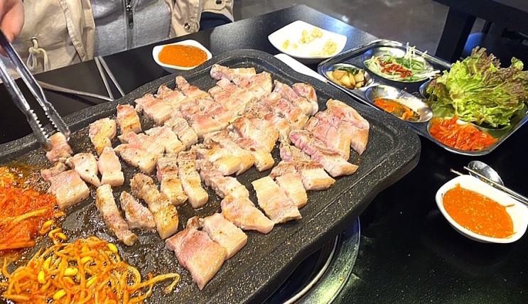[서울/신촌] 🥓무한리필 생고기는 역시  '구이마을 2호점' ! | 신촌고기집 | 신촌 삼겹살 | 신촌 무한리필
