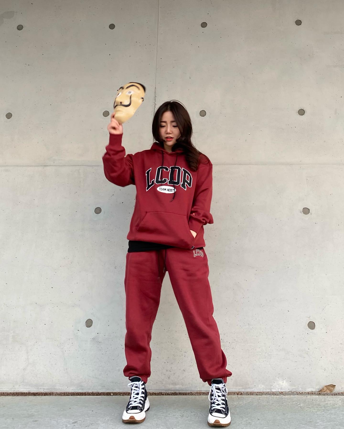 저의 인생드라마 중 하나인 #종이의집‼️
#스파오 와 콜라보한 컬렉션을 입어봤어요♥️ ♥️

파자마, 맨투맨, 후드 셋업 등 
다양한 종이의집 상품들과 함께 
주인공이 되어보세요!💣🧨🔫

#ootd #스파오 #종이의집 #셋업 #스웻셋업 #후드티 #무신사 #넷플릭스추천