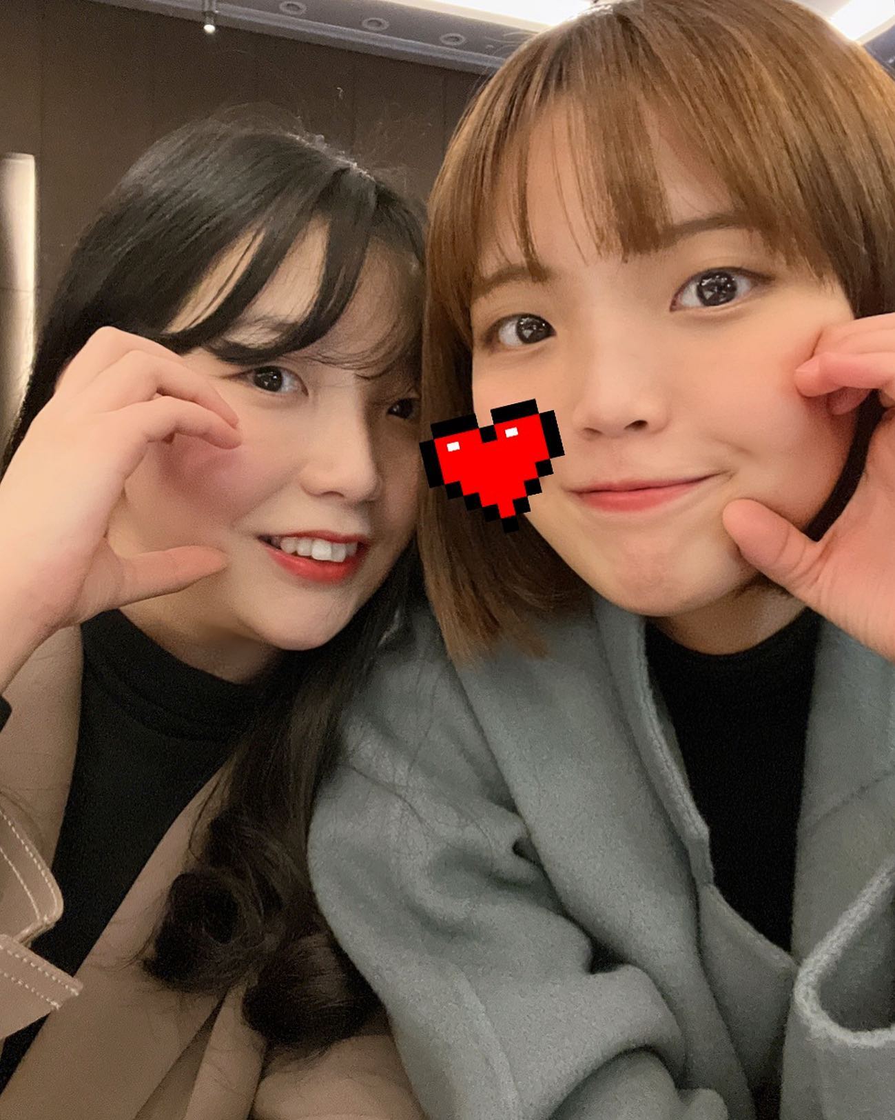 요즘 유행하는(?) 하트포즈 나도 따라서✨
#오랜만에 #셀카투척 #자매스타그램