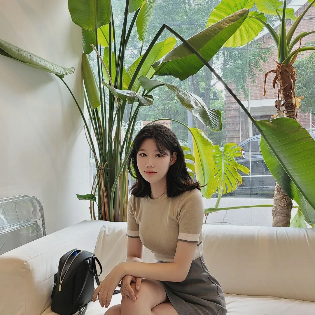 은혜 (@0__0keh) posted on Instagram: “너무 예쁜 카페 가방 틈 사이로 보이는건 펩시 #처치앤댄스홀” • Aug 19, 2021 at 2:44pm UTC