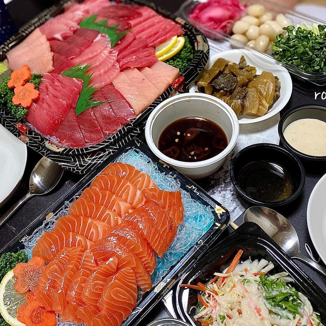 Julia on Instagram: “#승참치 #승참치테이크아웃 #대전맛집 #용문동맛집 #대전참치 #참치회 #연어회 #대전서구도산로3761층 #주차공간X”
