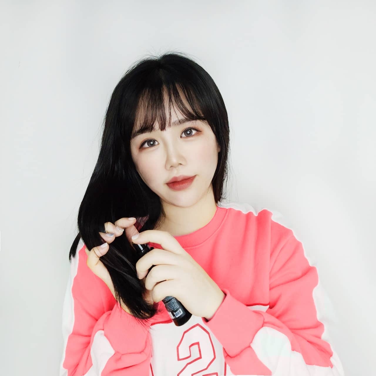 #광고 
요즘에 머리 정전기 난리 😭
하루종일 부스스하고 보기싫은 머리라서
꼬박꼬박 #헤어에센스 바르는중

달콤한 꽃향기랑 아로마향 ❤
손에 잔여감이 적고 끈적임 없는 #헤어오일
고농충 헤어세럼으로 적은양으로도 
충분한 흡수감까지!

#트러스프로페셔널 #미용실에센스 #헤어제품
