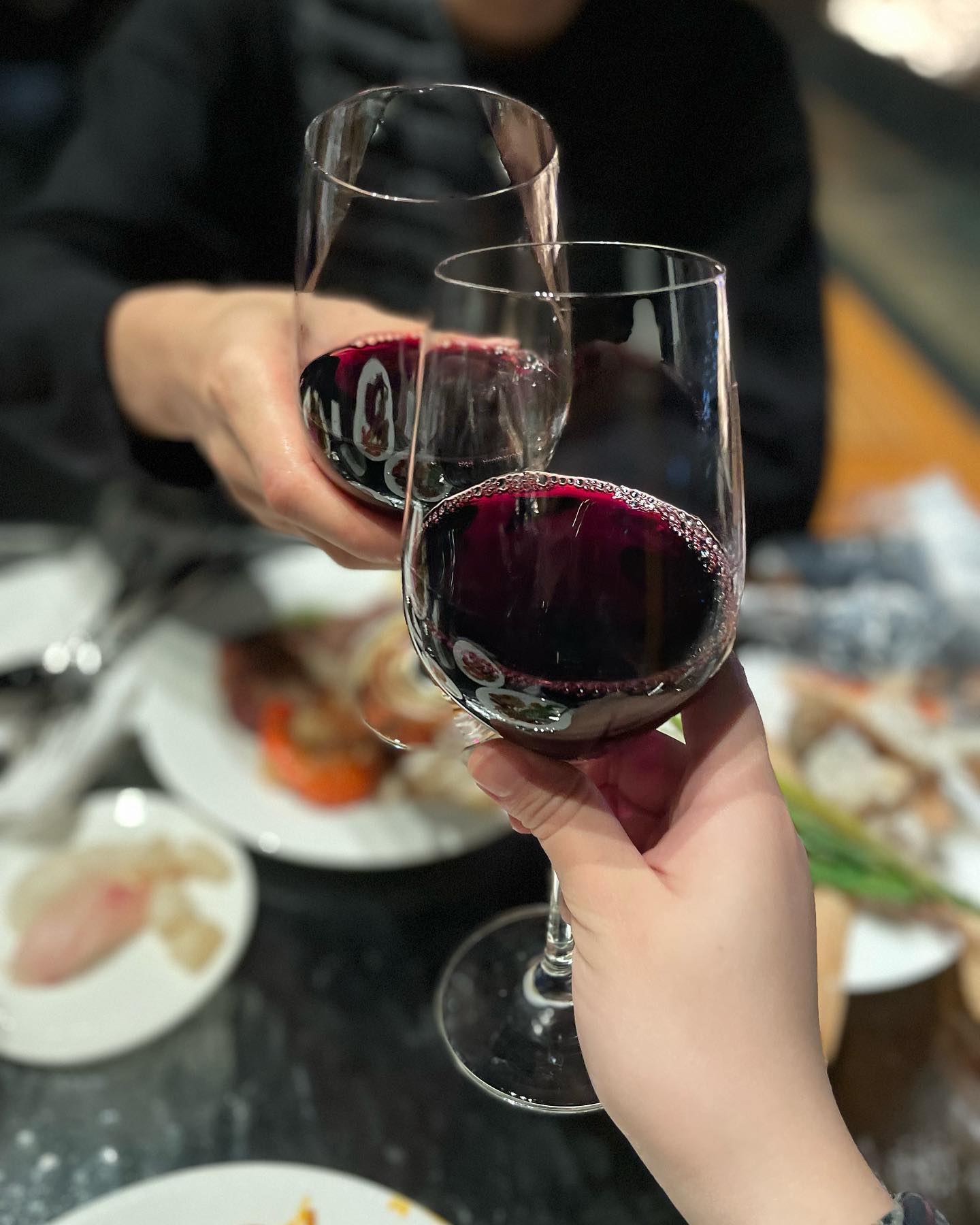오늘 간건 아니구 월요일 저녁에
저희가 만난지 1000일째 되는 날을
기념해서 #그랜드하얏트서울 호텔의
뷔페 “테라스” 에서 저녁먹었어요🥰

 💰저녁뷔페 1인당 12만₩
🧭한강진역 1번출구
⭐️⭐️⭐️⭐️

👍
-너무너뮤 예쁜 뷰
-친절하신 직원분들
-차분하고 고급진 분위기
-전체적인 음식 맛 좋아요!

👎
-살짝 아쉬운 음식 가짓수
-음식들 위에 덮힌 유리가 예쁘지만
음식을 뜰때 불편해요😭

 전체적으로 나름 만족한 식사였어요☺️
다 괜찮은데 음식 위에 유리가 예쁘긴
하지만 뜰때 진짜 불편했어요😭😭
 
 기념일에 분위기 내러 식사한번 하러
가기에 좋을 것 같아요🥰 아직 예약
가능하니까 참고하시면 좋을 듯해요☺️