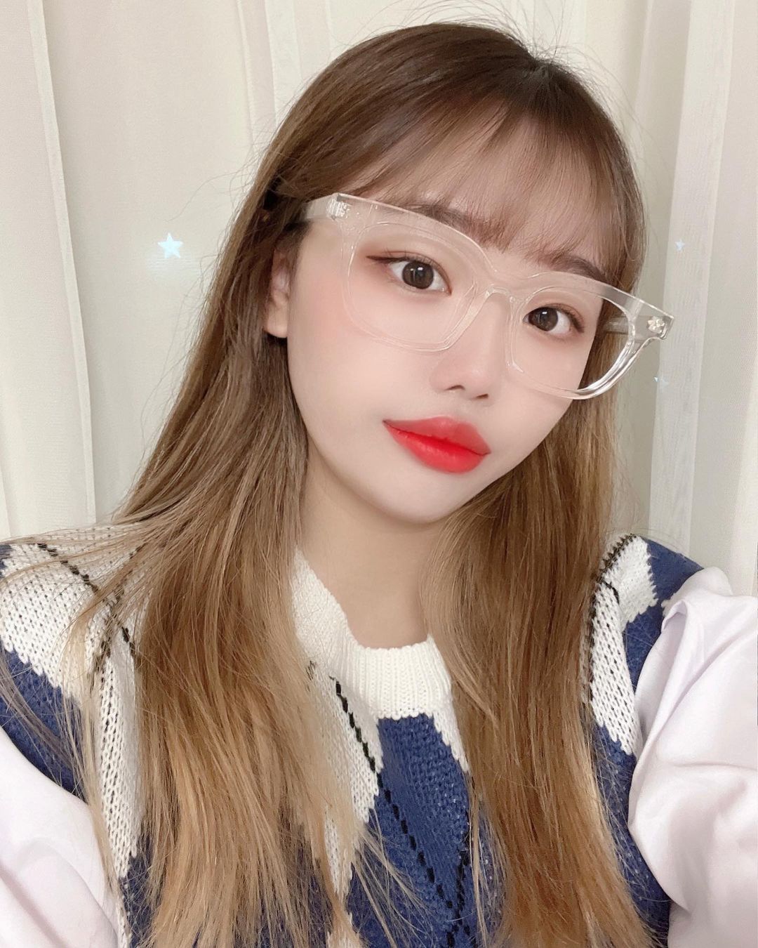 유림 on Instagram: “패션안경 하나쯤은 껴보고 싶었는데 안경이 안어울리는 나도 생각보다 잘 어울리는 느낌 🥺❤️ . . #안경추천#안경스타그램#안경#여자안경#남자안경#투명안경#패