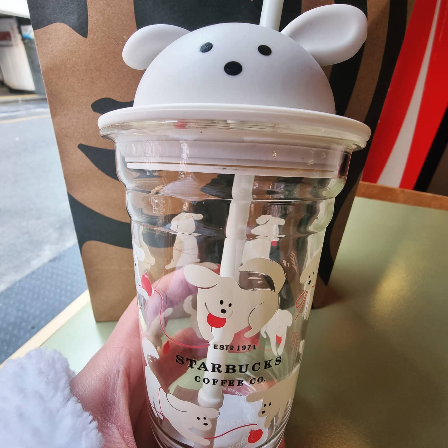 댕댕이 텀블러 드디어 내손에 ✌
한국엔 출시 안된거라구~~~~😝

#댕댕이텀블러 #흰둥이텀블러 #스타벅스 #스타벅스텀블러 #예랑이가준선물