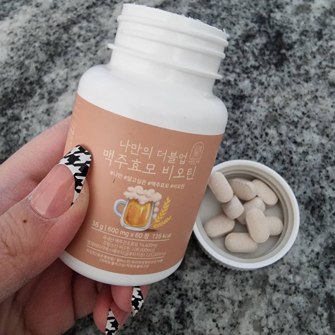 바칸솔🤖애일상이내일상 on Instagram: “#협찬 #나만의더블업맥주효모비오틴 짜잔?! 산후탈모는 남의 일이라고만 생각했었고 이론상으로는 분명 산후에 빠진머리는 다시 잔머리로 올라와야