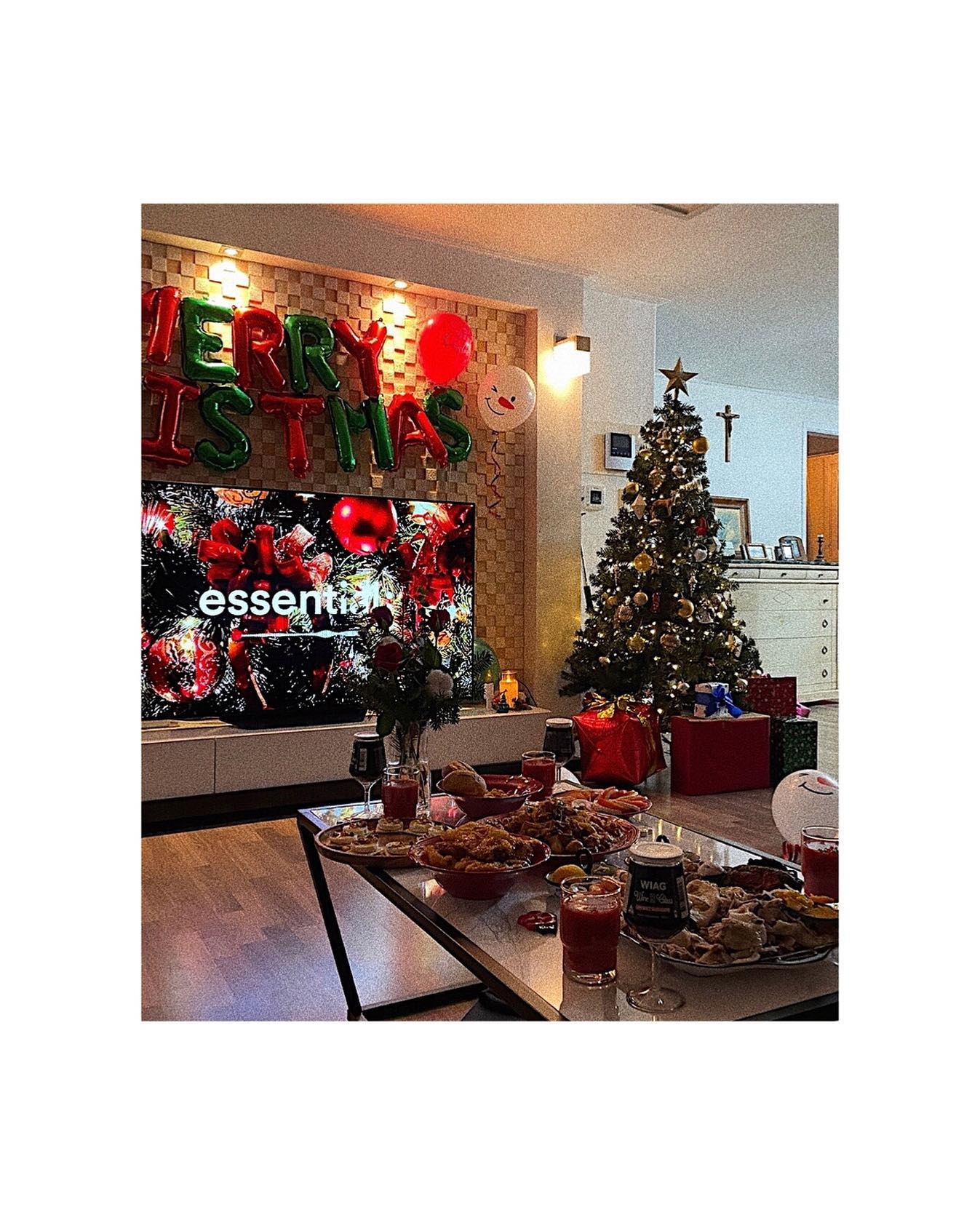 🎄
𝒎𝒆𝒓𝒓𝒚 𝒄𝒉𝒓𝒊𝒔𝒕𝒎𝒂𝒔 𝒆𝒗𝒆𝒓𝒚𝒐𝒏𝒆 🎄❤️✨
𝒕𝒉𝒂𝒏𝒌𝒔 𝒕𝒐 𝒉𝒐𝒔𝒕 angel_a_hy