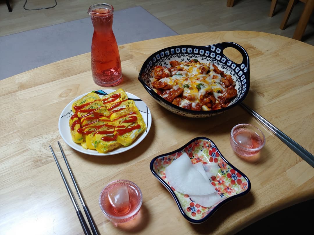 크리스마스 푸드는
집에서 간소하지만 맛나게😋

우리의 4주년도
행복하게 지나가는중❤