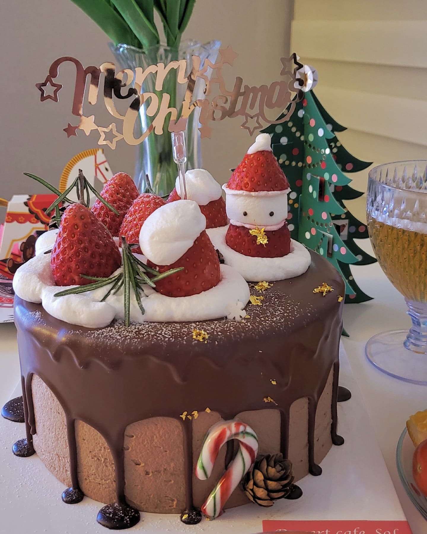 #merrychristmas ❤ 
너무 귀여운 최애 솔케익으로 분위기내기 🎅 
이른 아침부터 집안일에 육아에 시간이 훅훅..  #왜살림은티가안나는지