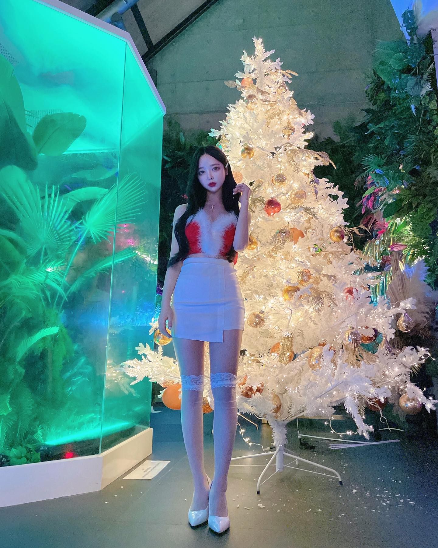 메리솔크
#트리 #크리스마스 #데일리청담 #라운지 #산타걸 #산타 #연말 #청담 #압구정 #강남  #셀카 #거울샷 #얼스타그램 #운동 #좋반 #맞팔 #맞팔은디엠 #팔로우 #디엠 #다렉 #소통 #인친환영 #모델 ​#촬영 #협찬 # #like4like #follow #selfie #99