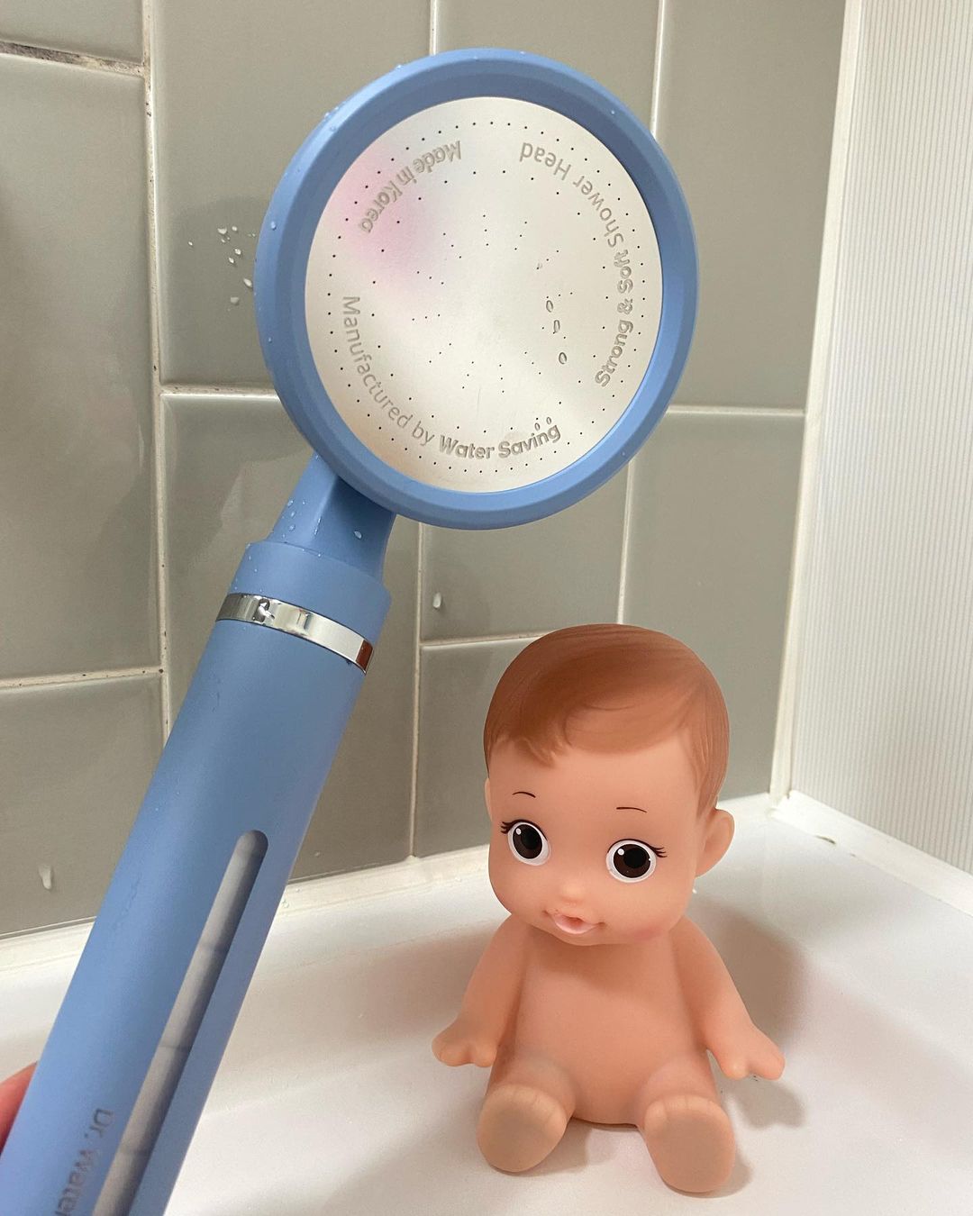 Yumi No on Instagram: “#닥터워터 #컬러샤워호스 💙너무 예쁜 샤워호스,,🚿 인테리어에 관심 많으신 분들께 추천🚿 메이드인코리아 #madeinkorea 국내 기술력으로 제조된 닥터워터샤워기💙🚿