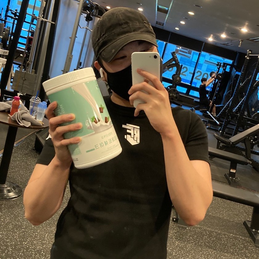 좋아서 하는 철봉 on Instagram: “#협찬 여러분들 식단도 훈련의 일부분인 거 다 아시죠? 다이어트 혹은 벌크업 할 때 가장 잘 챙겨 먹어야하는 영양소가 단백질 이자나용! 제가 이번에 좋은 단