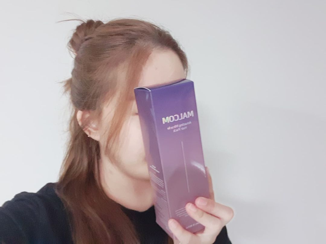 Minseon Kim on Instagram: “@malcom_nature #말콤 어메이징 미라클 헤어팩 #체험리뷰 #MALCOM Amazing Miracle Hairpack ✅Simple 씻어낼 필요없어요. 쓱쓱 바르기만 하면 끝! 이 한문장으로 헤어팩에 대한 오해를