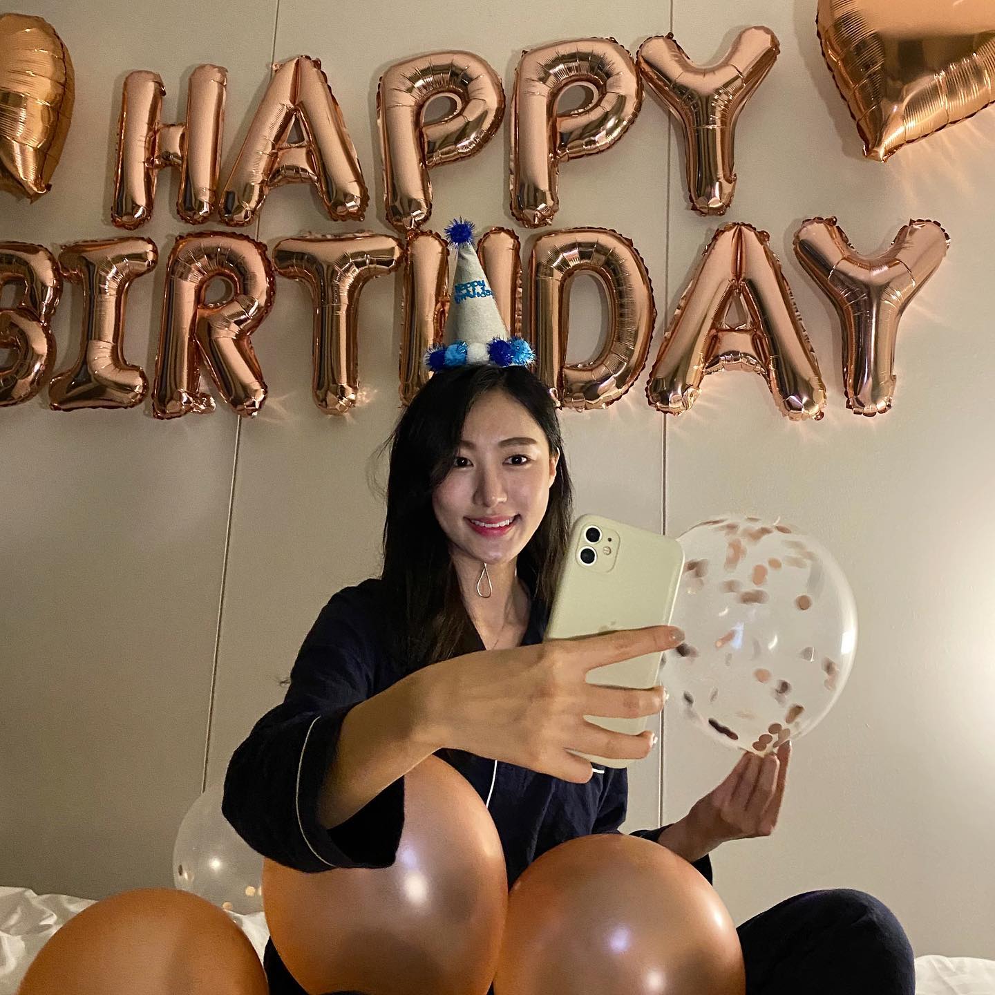 -
생일이 크리스마스여서 좋은 이유 중 한가지는
같이 기분좋은 멘트를 할 수 있다는 점 ( ´͈ ꇴ  `͈)੭ 
#메리크리스마스 #해피뉴이어