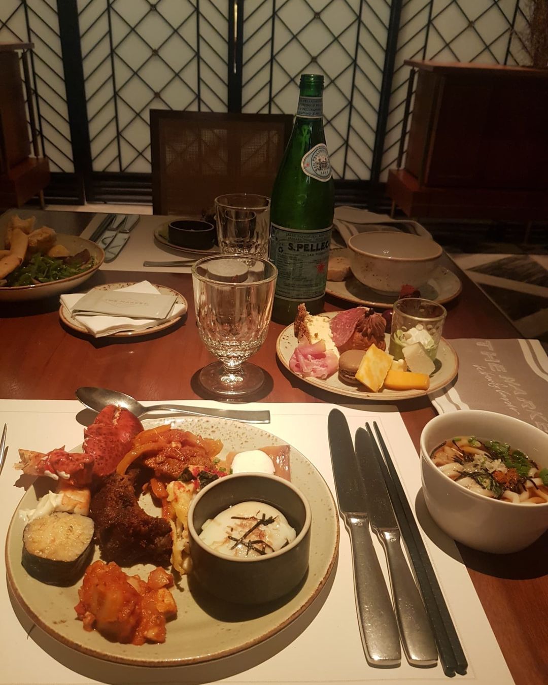  “생일은 포시즌에서~♡ 갠적인 호텔뷔폐식사중 탑에 들어간다 생각되는곳 #포시즌호텔 #포시즌뷔페더마켓 #기념일 호텔”
