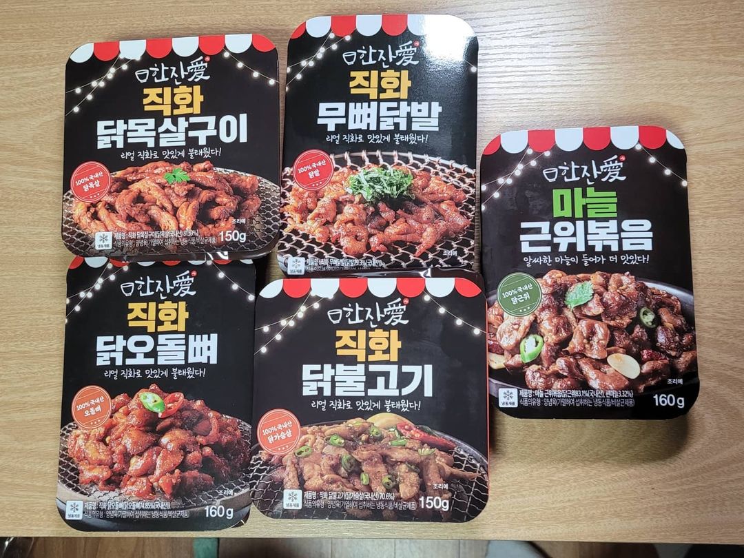  “#협찬 #한잔애 오늘 먹은건 닭발이랑 닭목살구이! 닭목살구이 생각보다 말랑말랑하고 안퍽퍽하다 그리고 매콤함과 불맛이 지대로다!! 맵찔이한텐 매웠지만 매운데 자꾸 입에 들어가는 매콤함! 냉면이 땡겨서 같이 먹어봤는데 닭이랑 냉면도…”