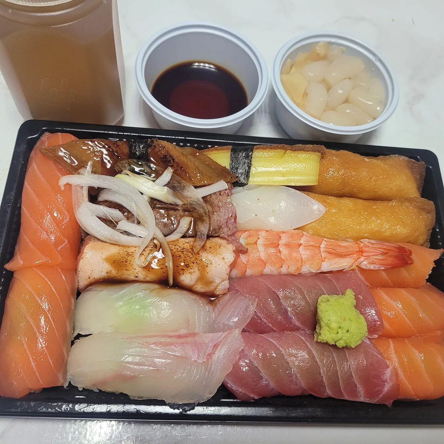 ⠀
저녁에 갑자기 초밥이 먹고싶어서...
배달되는곳이 몇곳없길래 주문한곳!
맛은... 마트초밥보다는 맛잇지만
애매한맛 ㅋㅋㅋㅋㅋㅋㅋㅋ
초밥이 원래 따뜻하진 않지만
밥이 너무 찬밥처럼 굳어서 살짝 체할것같앗다능..ㅎㅎ
그래도 야식으로 먹기론 아쉬운데로 괜찮앗당
#야식 #야식배달 #통진배달 #양곡스시생 #스시생 #초밥배달