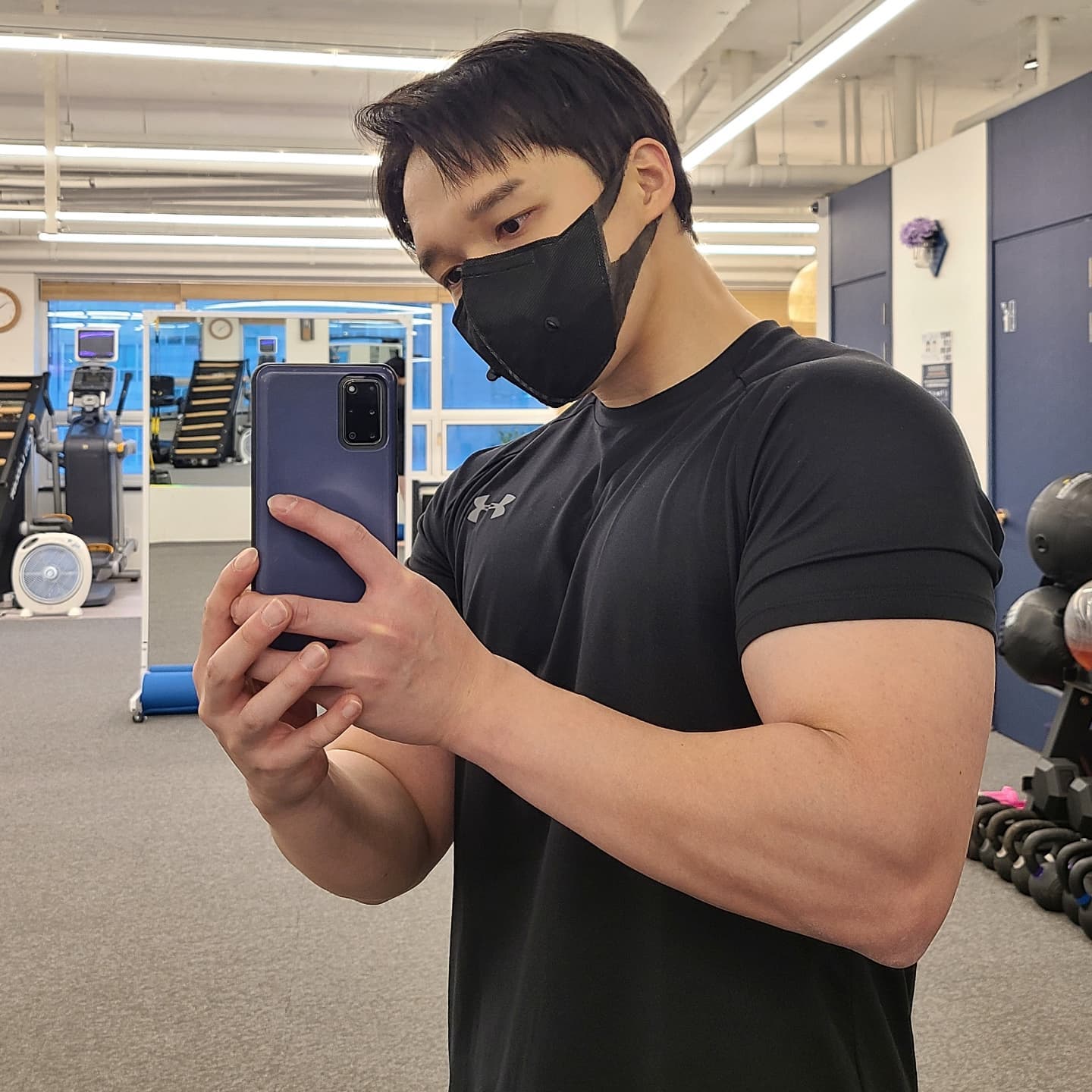 오운완!🙂

매일같이 운동해도 변화가 없는듯하지만
과거의 나와 비교했을때는 확실히 다르다!!💪🏼

조급해 하지말고 꾸준히 화이팅!!🔥🔥🔥