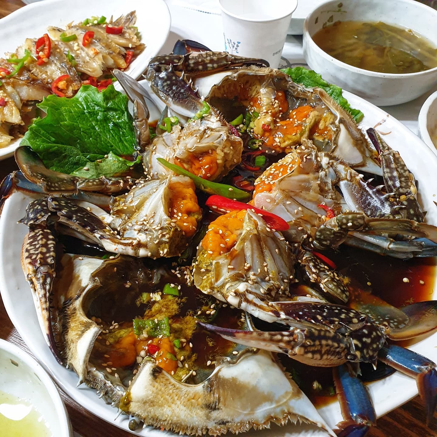 의정부 vibe~🙋‍♀️

의정부 사택에서 지내던 동생이
1월 중순부터 본가에서 같이 살게 되었어요! 
넘 행복한 거 있죠^^😇
(Foodid is not free😂😂😂) 

새해부터 매트리스도 사고,
화장대, 이불세트 등 이것저것 구매하고 
청소하느라 정신없는 한 주를 보내고 있답니다🙀🙀

동생 짐 가져오면서
의정부에서 유명하고 맛있다는 
💚간장게장이랑 보리굴비💚를 먹었어요!! 

✔특간장게장 2인에 특보리굴비 1인분..

알이 꽉 차서 진짜 행복 그 자체였습니당❤
보리굴비도 고소하니 맛있어서,
동생 3그릇 저 2그릇 엄마 1그릇 쓱싹쓱싹 비우고 왔네여🤤

✔아아도 시원하게 한잔씩!!

맛난거 사준 동생 jj_ongs 고마워🥰
같이 간 엄마 heony_oung 도 고마워🥰

앞으로 행복하게 잘 살아봅시다❤🧡💛💚💙💜

#의정부맛집 #의정부간장게장 #간장게장 #간장게장맛집 #밥도둑 #게장 #보리굴비 #보리굴비맛집 #일월담 #의정부카페 #파크프리베 #아메리카노 #음식으로진심을말하다 #먹팔환영 #먹팔맞팔 #food #오늘뭐먹지 #먹스타그램 #카페스타그램 #일상